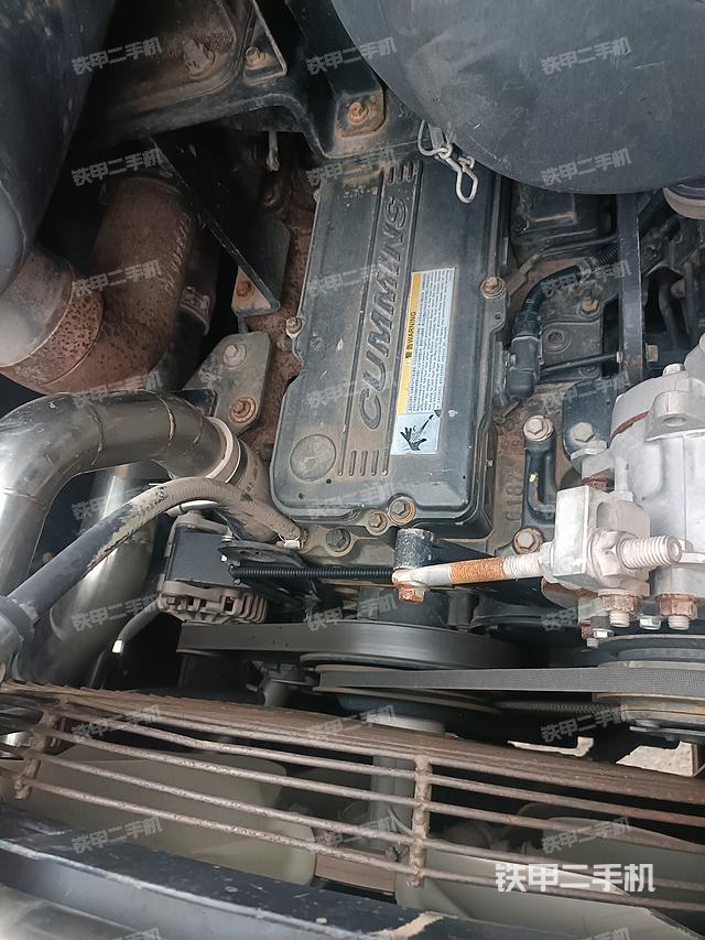 發(fā)動機(jī)右側(cè)（整機(jī)外觀及大件）