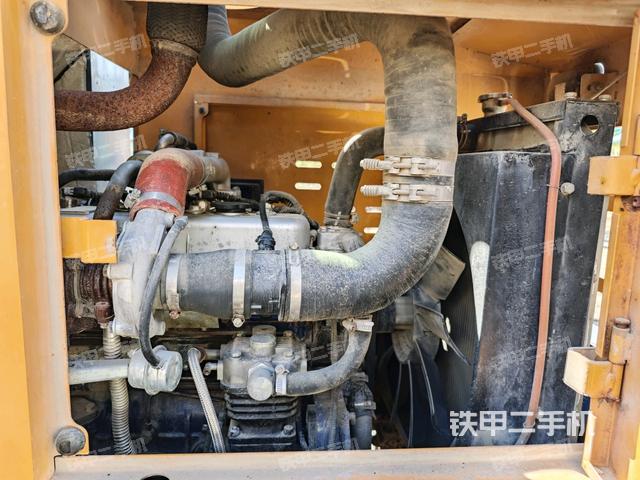 發(fā)動機左側(cè)（整機外觀及大件）