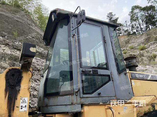 駕駛室正側(cè)（駕駛室部分）