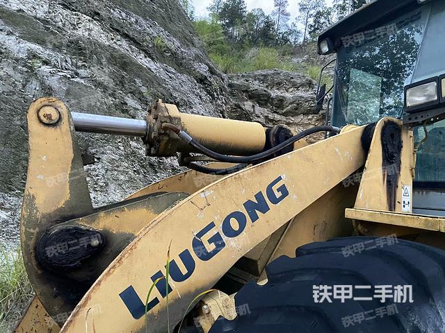 鏟斗油缸側(cè)面（工作裝置）