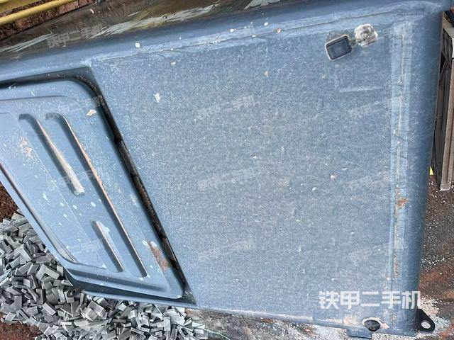 駕駛室頂部(整機外觀) 駕駛室頂部(整機外觀)