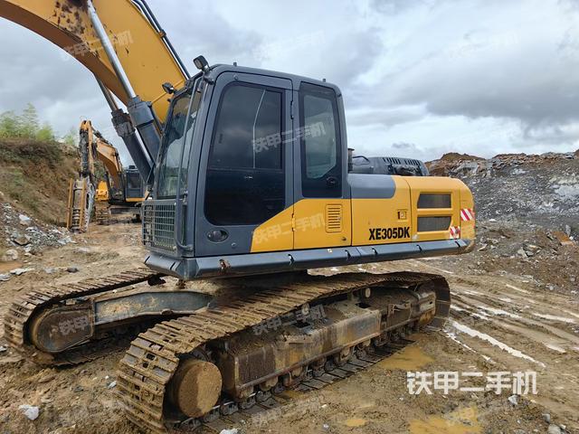 徐工XE270DK挖掘机