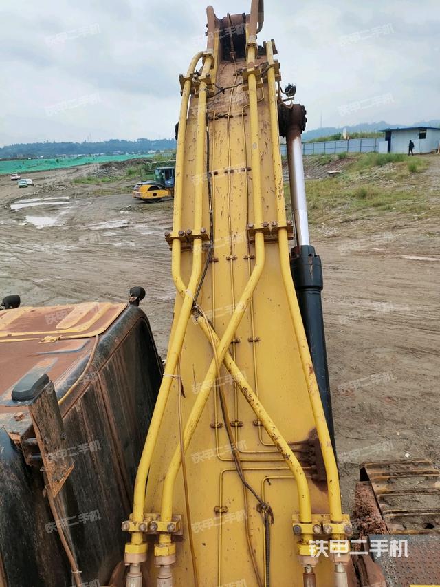 大臂背部俯視（工作和回轉(zhuǎn)裝置）