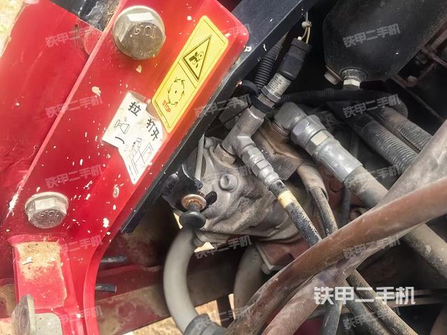 液壓泵艙室正面整體（整機(jī)外觀）