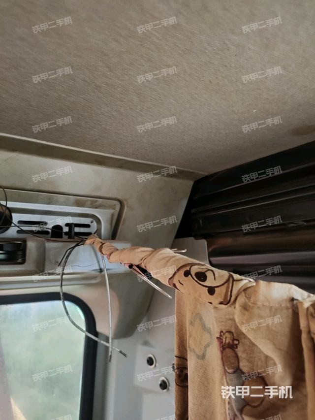 座椅右側(cè)控制臺(tái)/鑰匙門/油門/含右手柄（駕駛室部分）