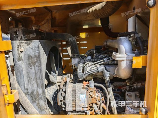 發(fā)動機右側(cè)（整機外觀及大件）