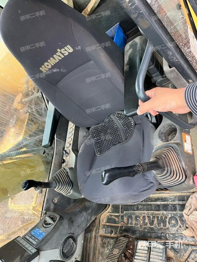 駕駛室整體(整機外觀) 駕駛室整體(整機外觀)