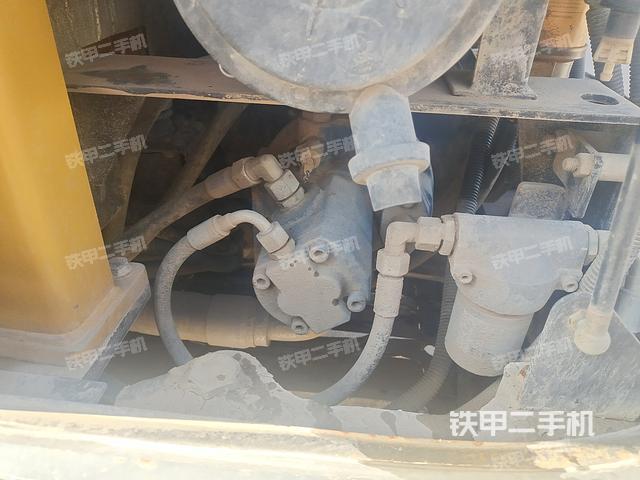 液壓泵艙室正面整體（整機(jī)外觀）