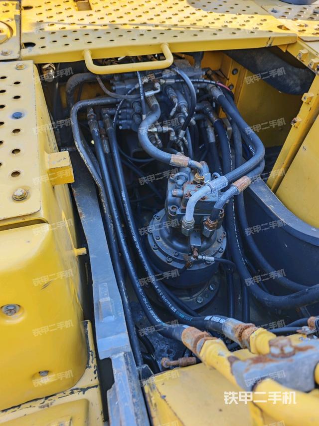 回轉(zhuǎn)馬達(dá)和主控閥（整機(jī)外觀）