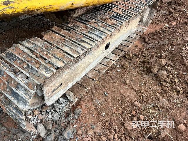 單側(cè)履帶整體(整機外觀) 單側(cè)履帶整體(整機外觀)