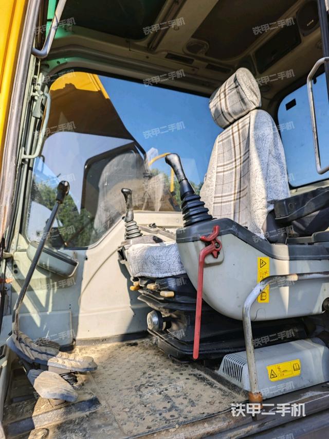 駕駛室整體（整機(jī)外觀）