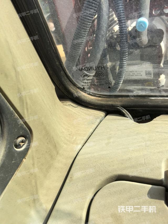 后窗玻璃角標（駕駛室部分）