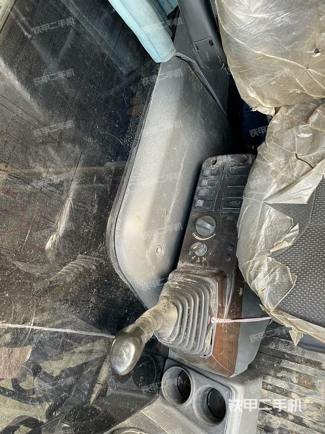 座椅右側(cè)控制臺(tái)/鑰匙門/油門/含右手柄（駕駛室部分）