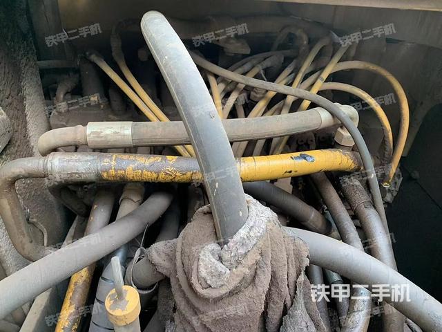 回轉(zhuǎn)馬達(dá)和主控閥（整機(jī)外觀）