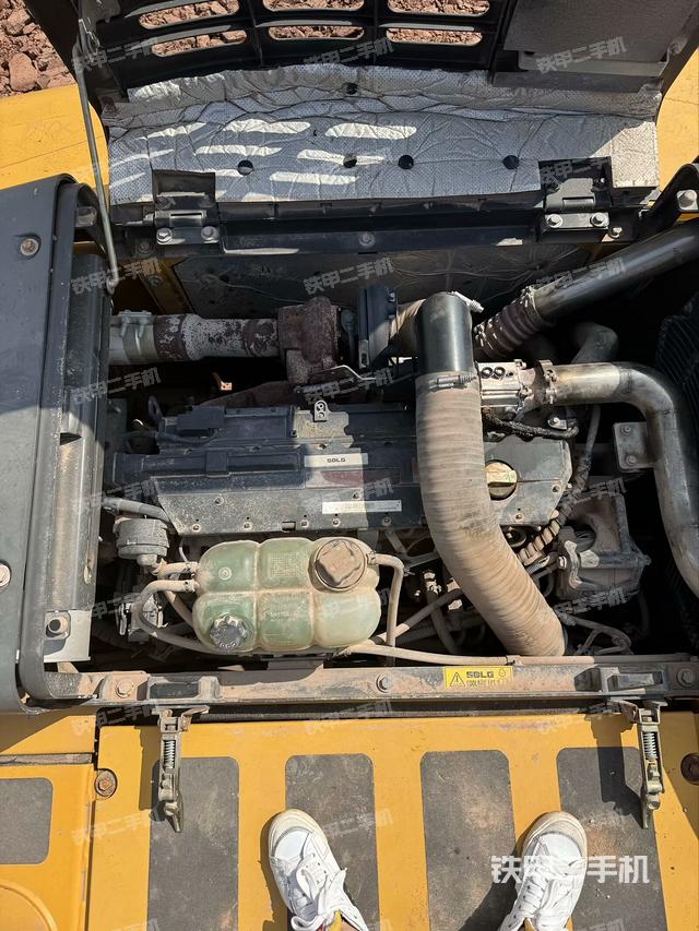 發(fā)動(dòng)機(jī)室（上車(chē)部件）