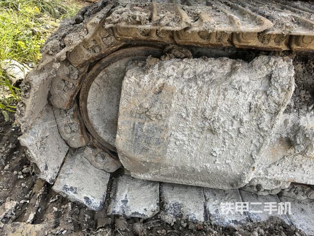 左驅(qū)動輪（行走機構(gòu)）