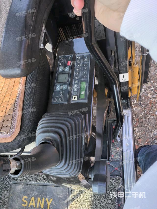 座椅左側(cè)控制臺(tái)/音響/含左手柄（駕駛室部分）