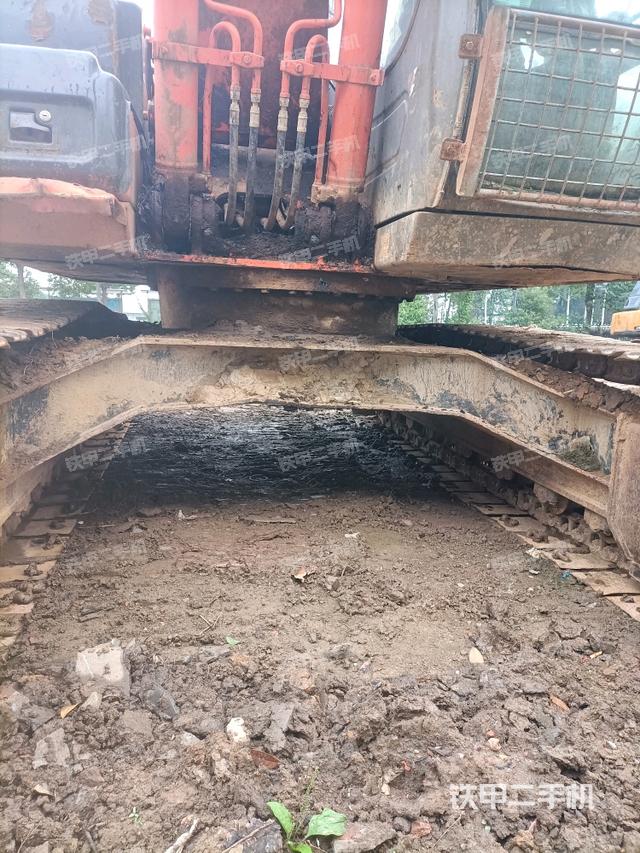 轉(zhuǎn)盤(pán)和下車(chē)架正前（工作和回轉(zhuǎn)裝置）