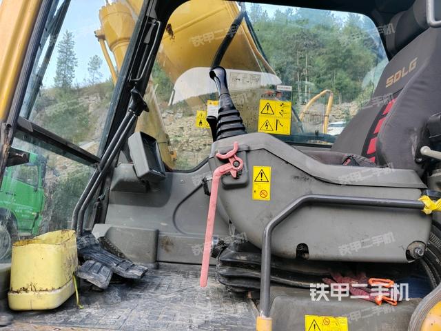 后窗玻璃角標（駕駛室部分）