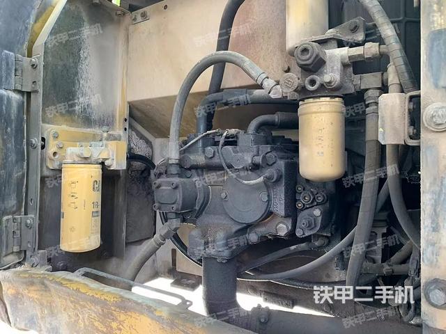液壓泵艙室正面整體（整機(jī)外觀）