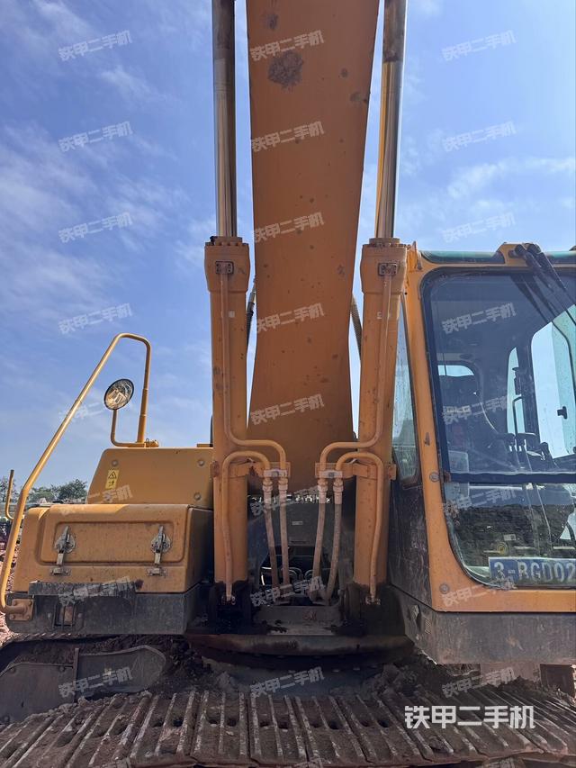 大臂油缸整體?豎拍（工作和回轉(zhuǎn)裝置）