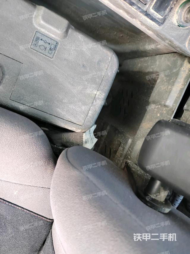 駕駛室左前45度（駕駛室部分）