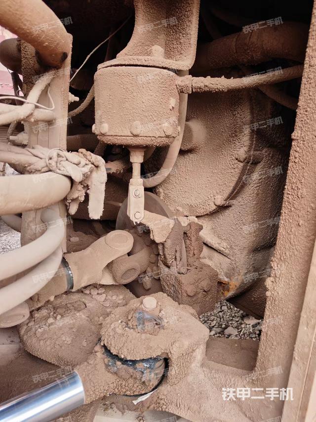 發(fā)動(dòng)機(jī)右側(cè)（整機(jī)外觀及大件）