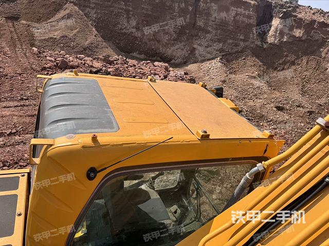 駕駛室頂部俯視（上車(chē)部件）