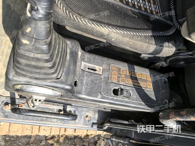 座椅左側(cè)控制臺/音響/含左手柄（駕駛室部分）