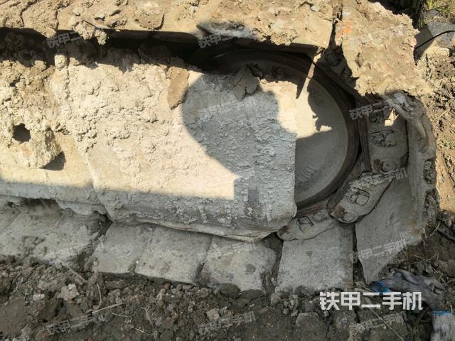 右驅(qū)動輪（行走機構(gòu)）