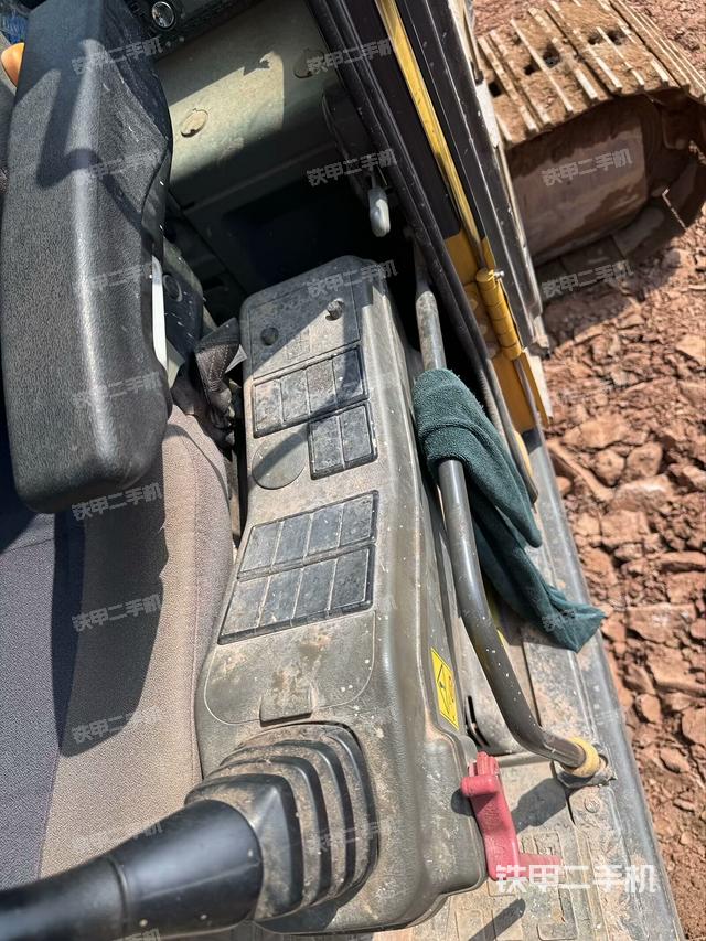 后窗玻璃角標(biāo)（駕駛室部分）