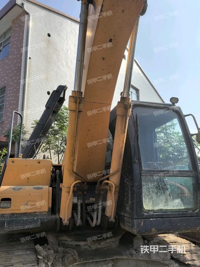 大臂油缸整體?豎拍（工作和回轉(zhuǎn)裝置）