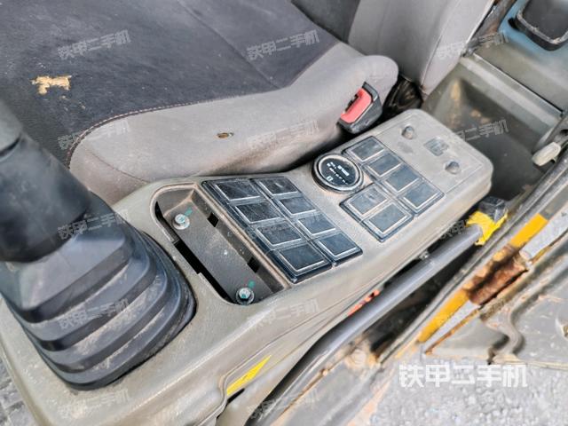 座椅左側控制臺/音響/含左手柄（駕駛室部分）