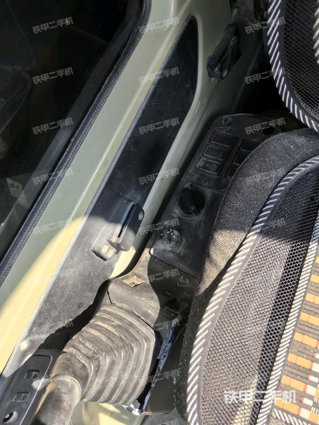 座椅右側(cè)控制臺/鑰匙門/油門/含右手柄（駕駛室部分）