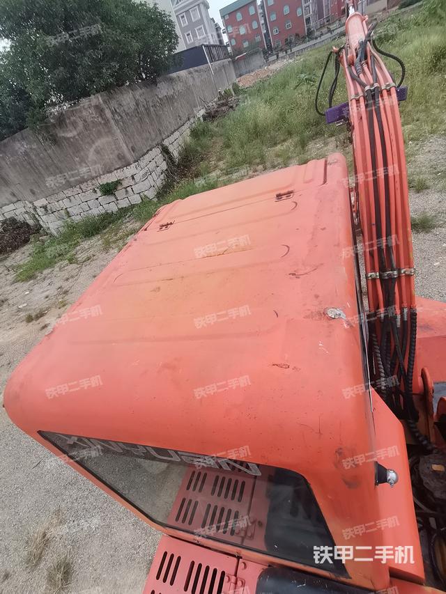 驾驶室顶部（整机外观）