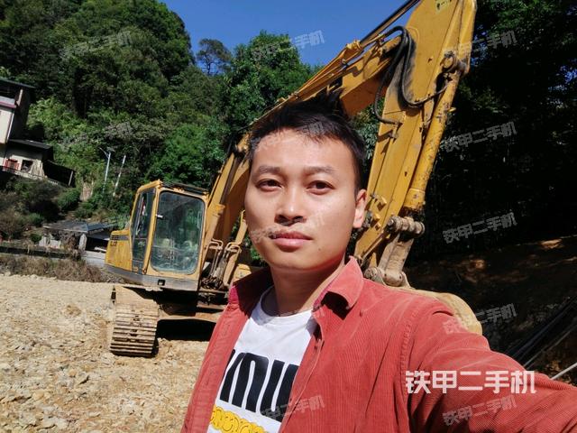 山东临工LG6225E挖掘机的设备实拍-第1张实拍照片