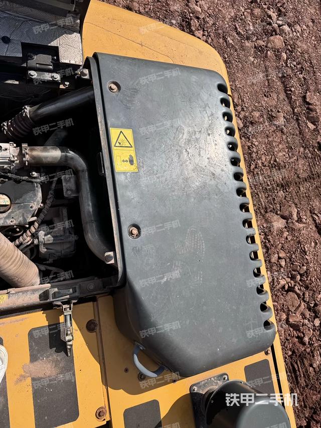 氣門(mén)室蓋螺絲特寫(xiě)（上車(chē)部件）