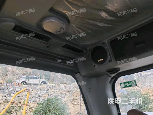 右側玻璃角標（駕駛室部分）