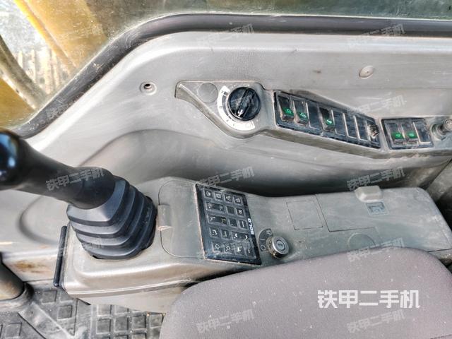 座椅右側控制臺/鑰匙門/油門/含右手柄（駕駛室部分）