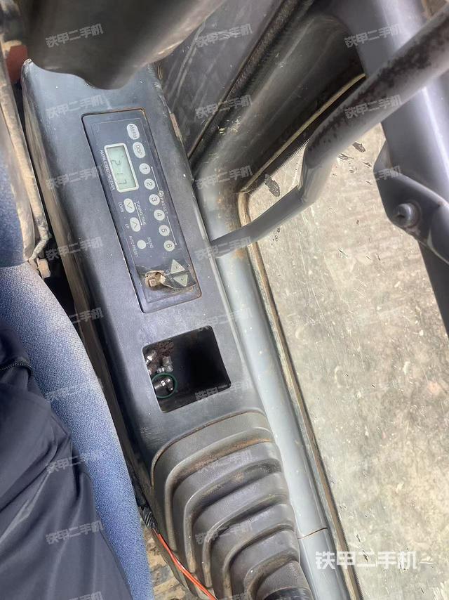 座椅左側(cè)控制臺(tái)/音響/含左手柄（駕駛室部分）