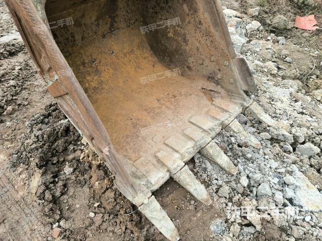 鏟斗右后整體（工作和回轉(zhuǎn)裝置）