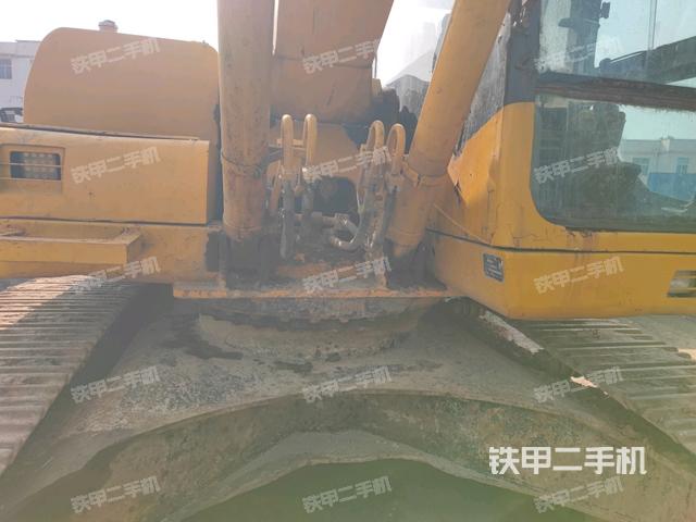 轉盤和下車架正前(工作和回轉裝置) 轉盤和下車架正前(工作和回轉裝置)