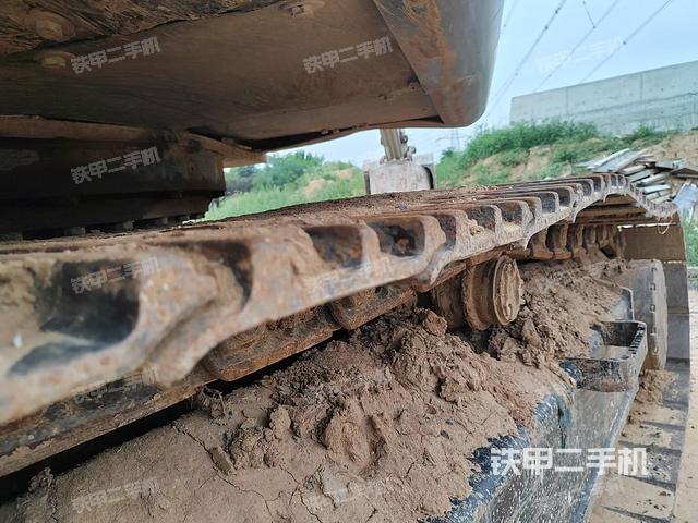 单侧履带整体(整机外观) 单侧履带整体(整机外观)