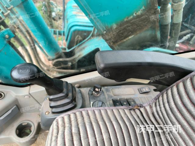 座椅右側(cè)控制臺/鑰匙門/油門/含右手柄（駕駛室部分）