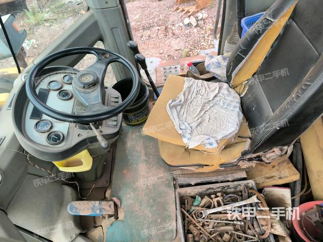 駕駛室內(nèi)部（駕駛室部分）