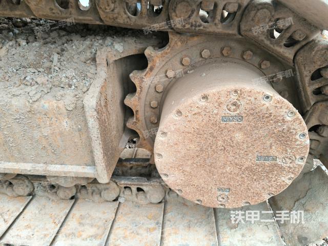 右驅(qū)動輪（行走機構(gòu)）