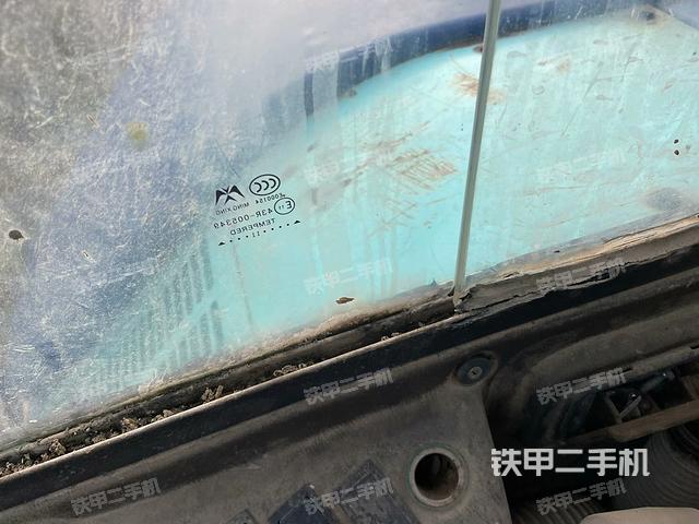 左后方玻璃角標（駕駛室部分）