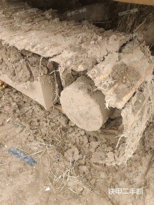 右驅(qū)動輪（行走機(jī)構(gòu)）