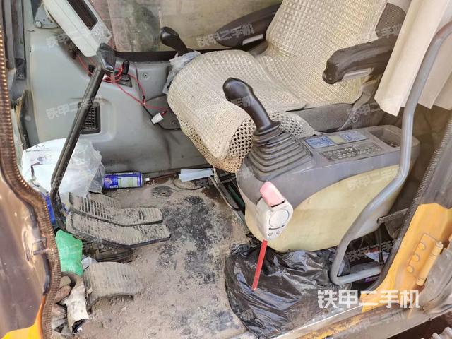 駕駛室正側(cè)（駕駛室/操作室）