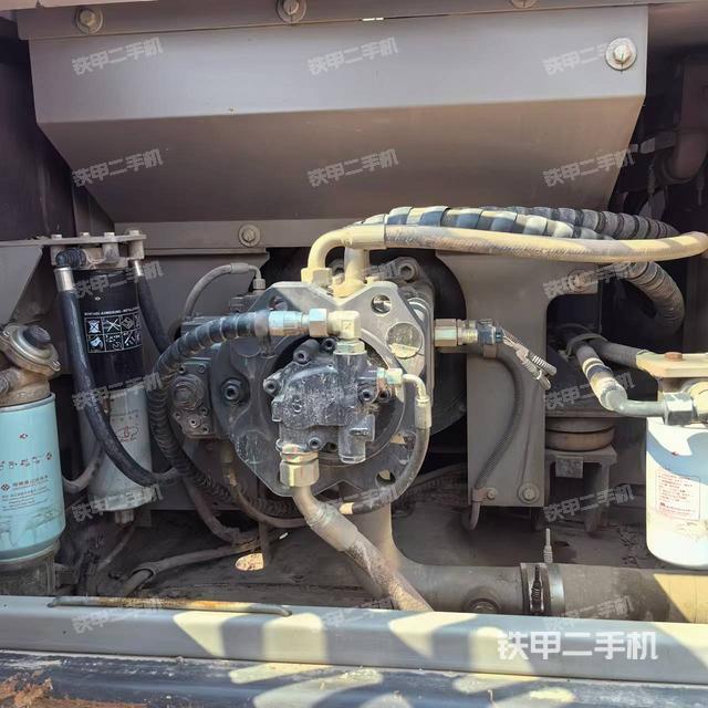 液壓泵艙室正面整體（整機(jī)外觀）